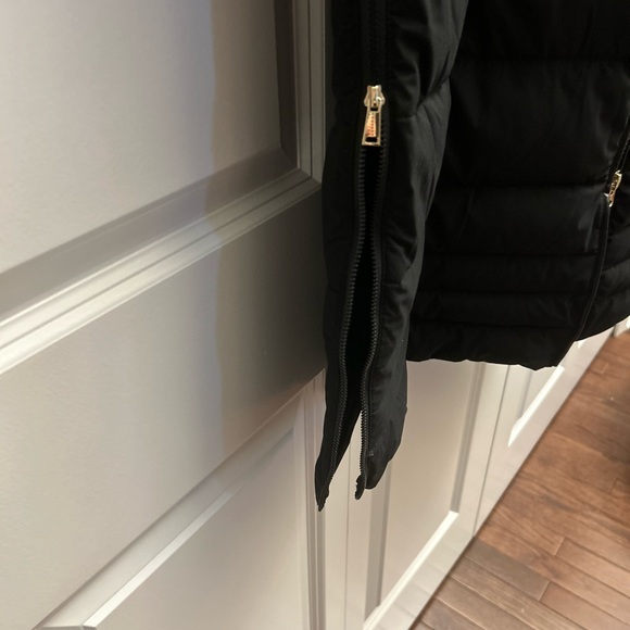 Laundry by Shelli Segal Women's Black Puffer Coat with Faux-Fur Hood - Picture 7 of 11